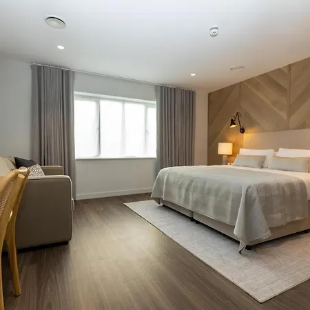The Kingswood Otel *