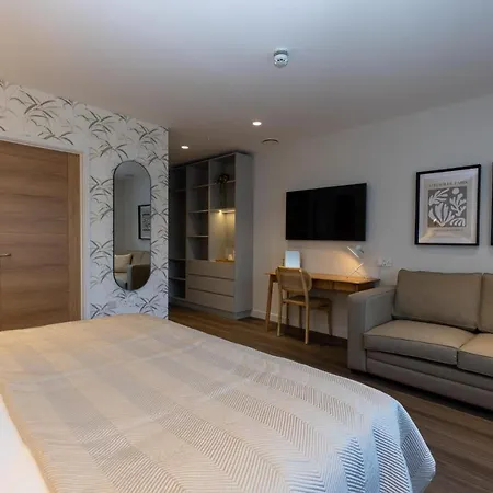 The Kingswood Otel *