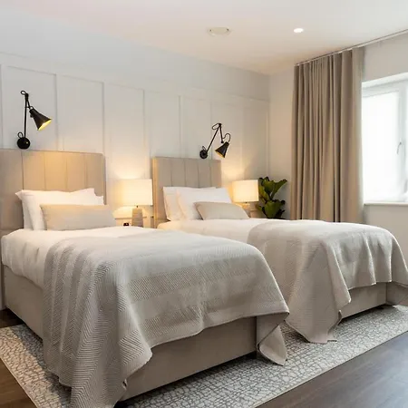 The Kingswood Otel *